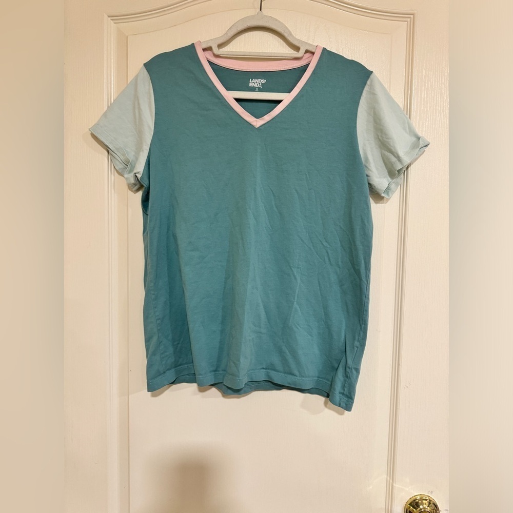 Lands End aqua, teal, and pink colorblock v neck t shirt​​​​​